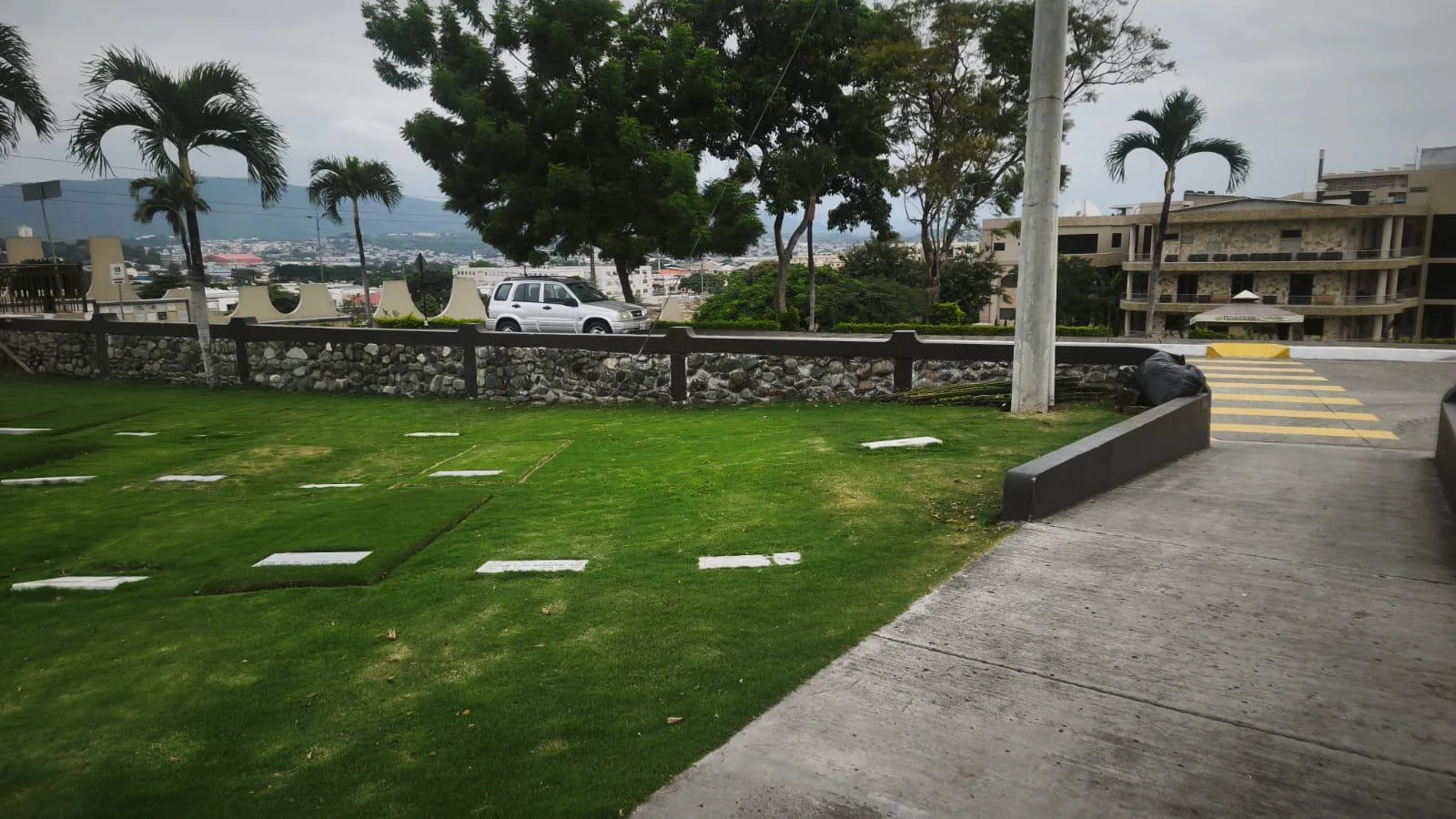 Venta de Lote doble en Jardines de Esperanza cerca del Santuario de Shoensttat CriL