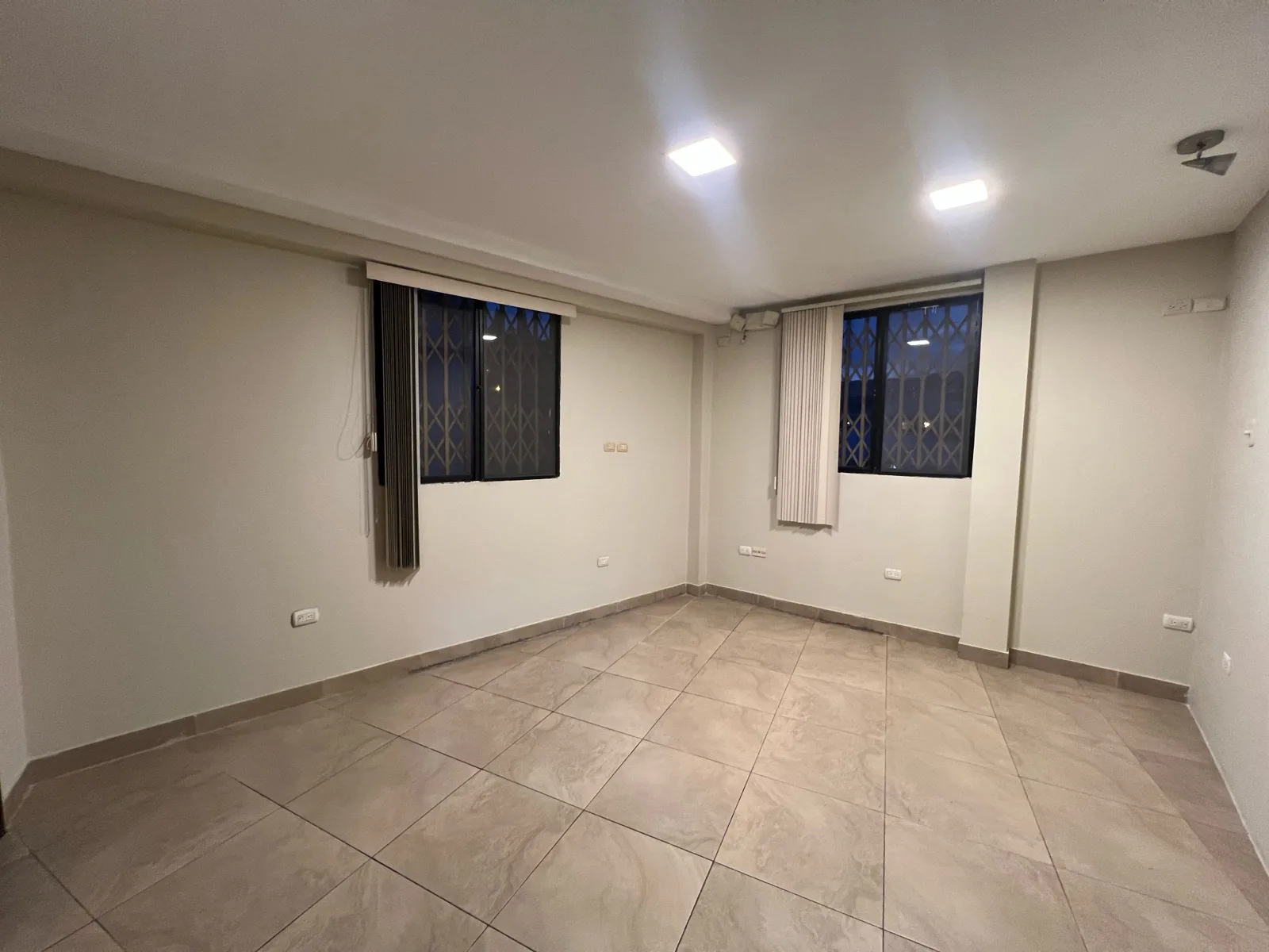 Departamento en Alquiler 2do Piso, Los Ceibos, Guayaquil, RobA