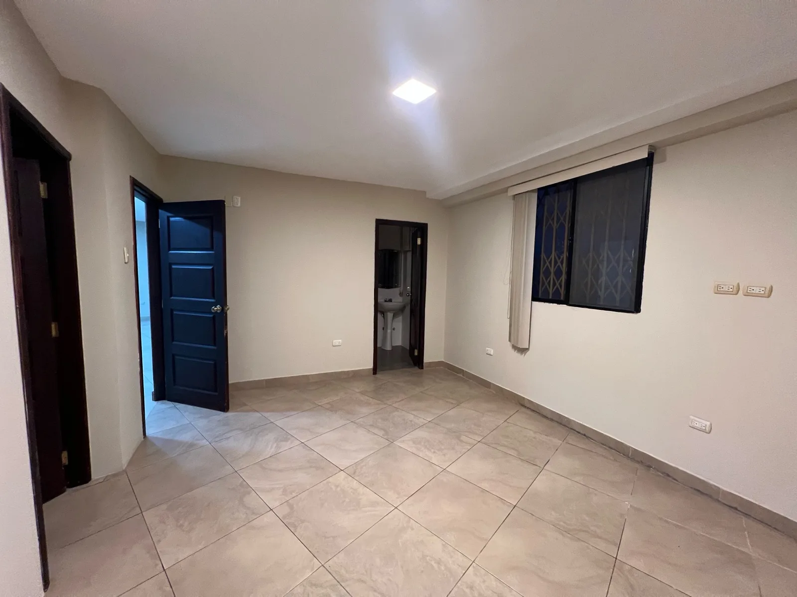 Departamento en Alquiler 2do Piso, Los Ceibos, Guayaquil, RobA