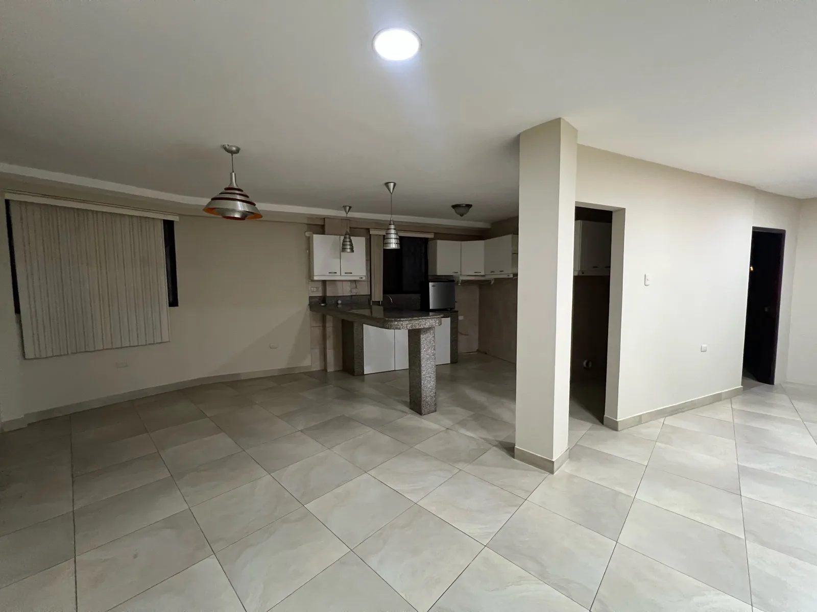 Departamento en Alquiler 2do Piso, Los Ceibos, Guayaquil, RobA