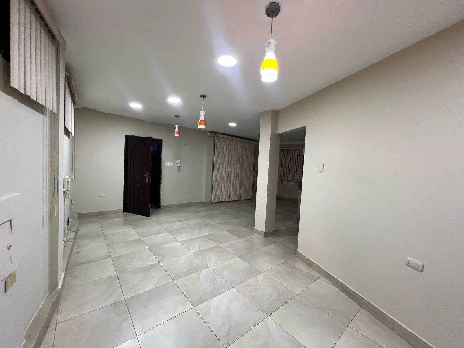 Departamento en Alquiler 2do Piso, Los Ceibos, Guayaquil, RobA