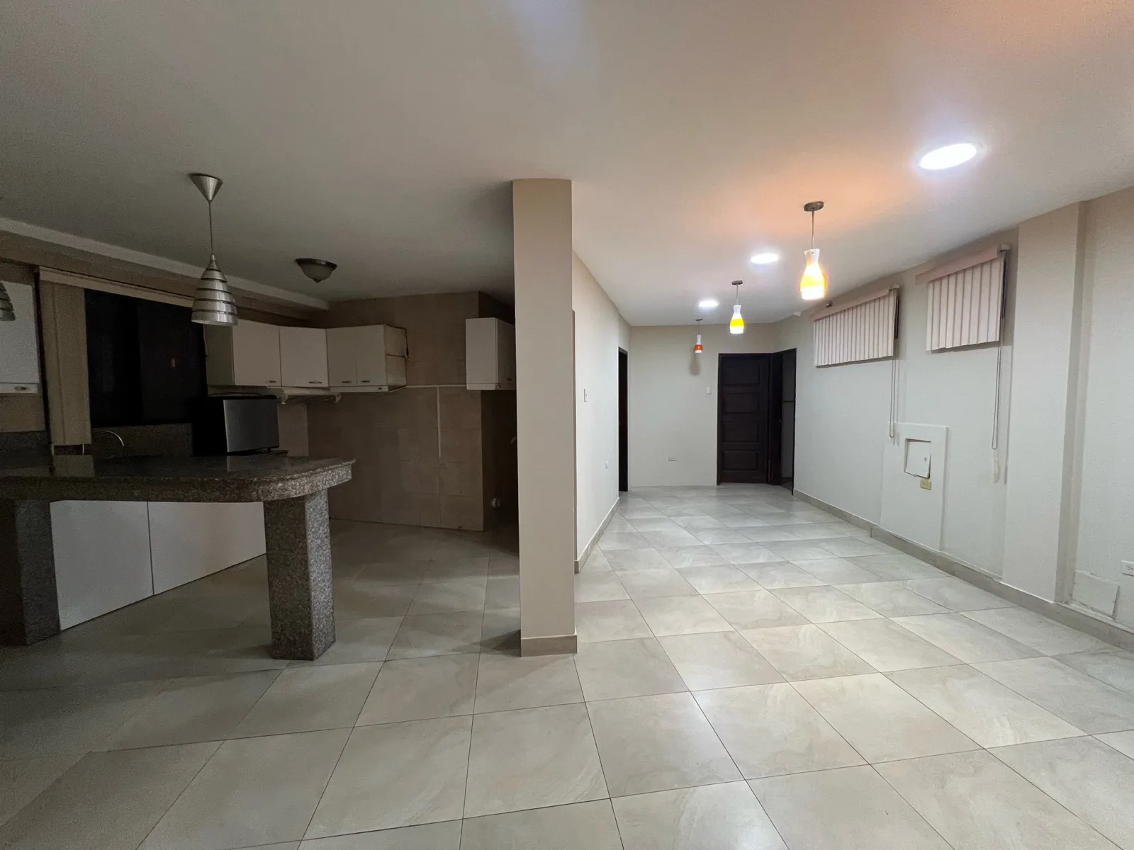 Departamento en Alquiler 2do Piso, Los Ceibos, Guayaquil, RobA