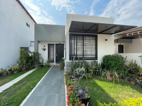 Casa en venta de una planta en la Joya Etapa Granate JesC