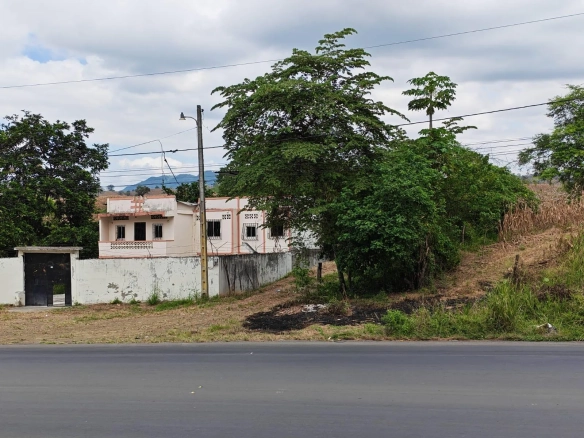 Venta Casa y Terreno. Vía Jipijapa-Guayaquil. Recinto San Vicente. Parroquia Jipijapa. VyJ