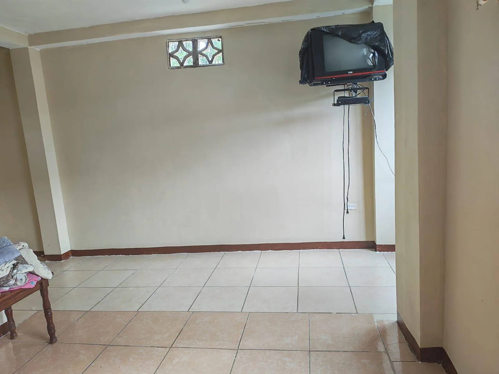 Venta Casa y Terreno. Vía Jipijapa-Guayaquil. Recinto San Vicente. Parroquia Jipijapa. VyJ