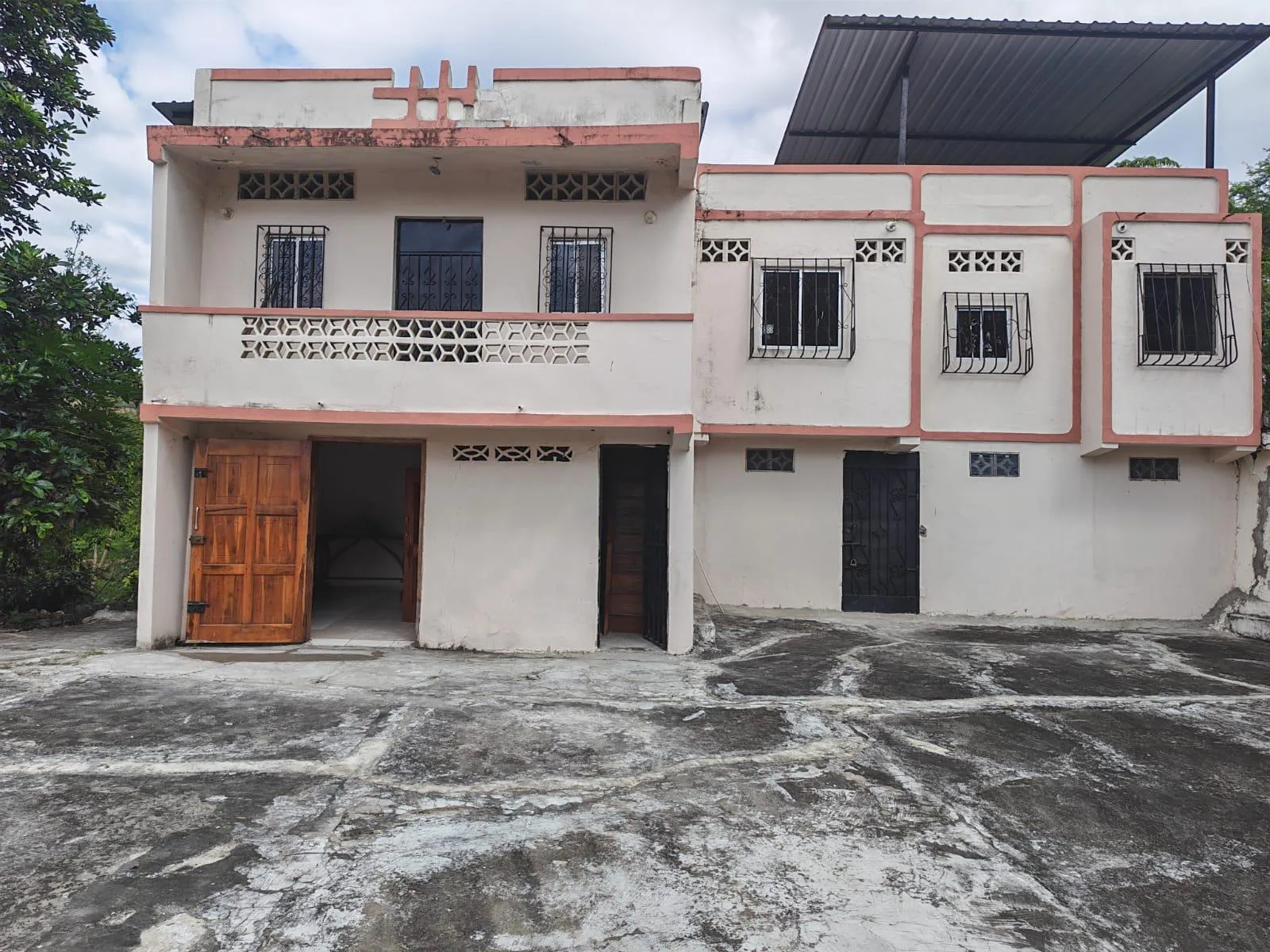 Venta Casa y Terreno. Vía Jipijapa-Guayaquil. Recinto San Vicente. Parroquia Jipijapa. VyJ