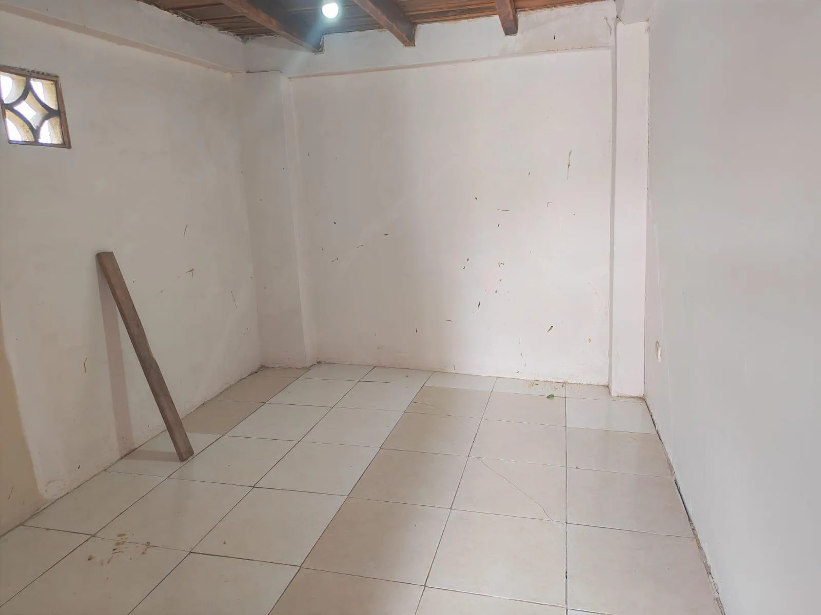 Venta Casa y Terreno. Vía Jipijapa-Guayaquil. Recinto San Vicente. Parroquia Jipijapa. VyJ