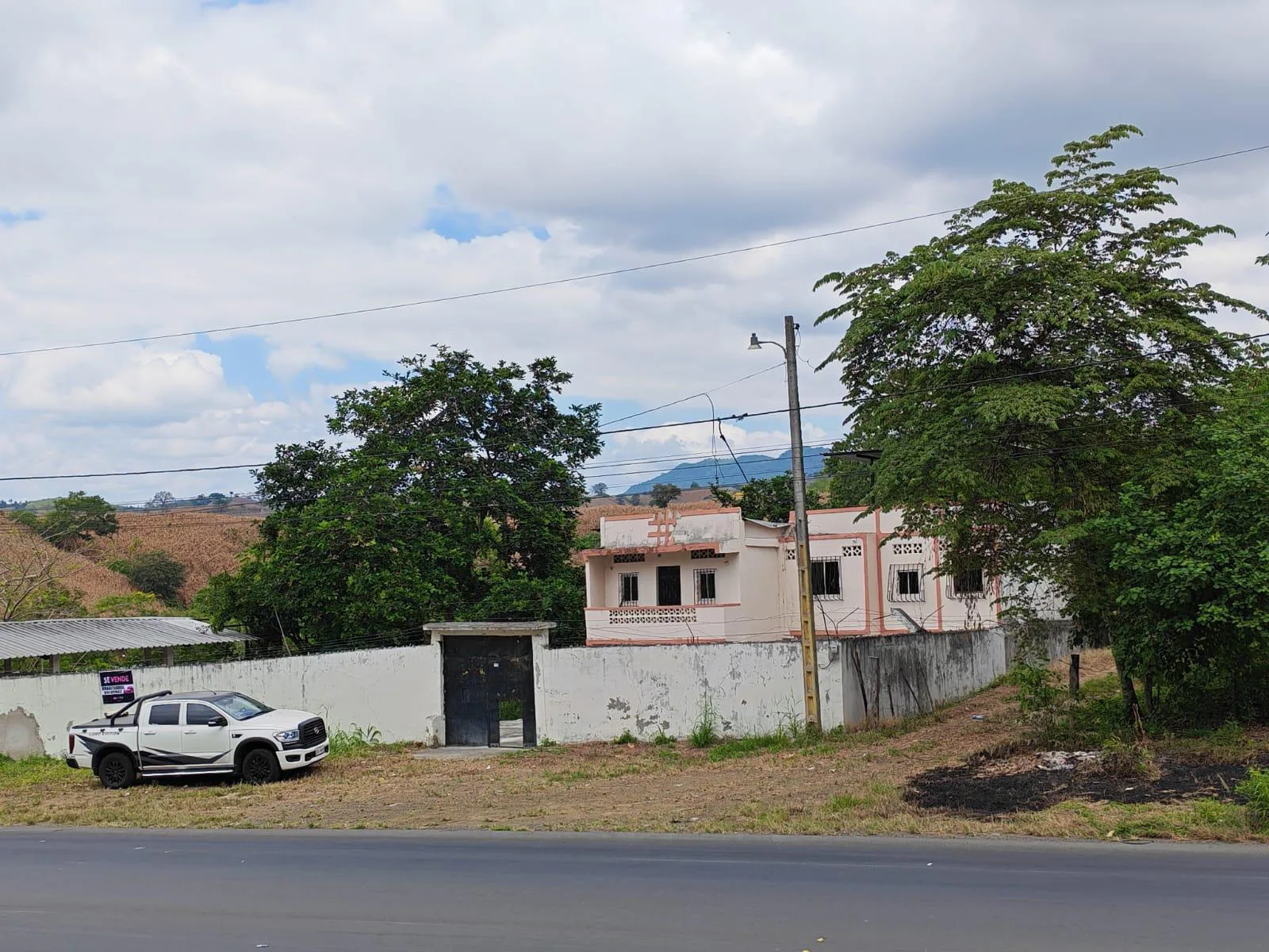 Venta Casa y Terreno. Vía Jipijapa-Guayaquil. Recinto San Vicente. Parroquia Jipijapa. VyJ