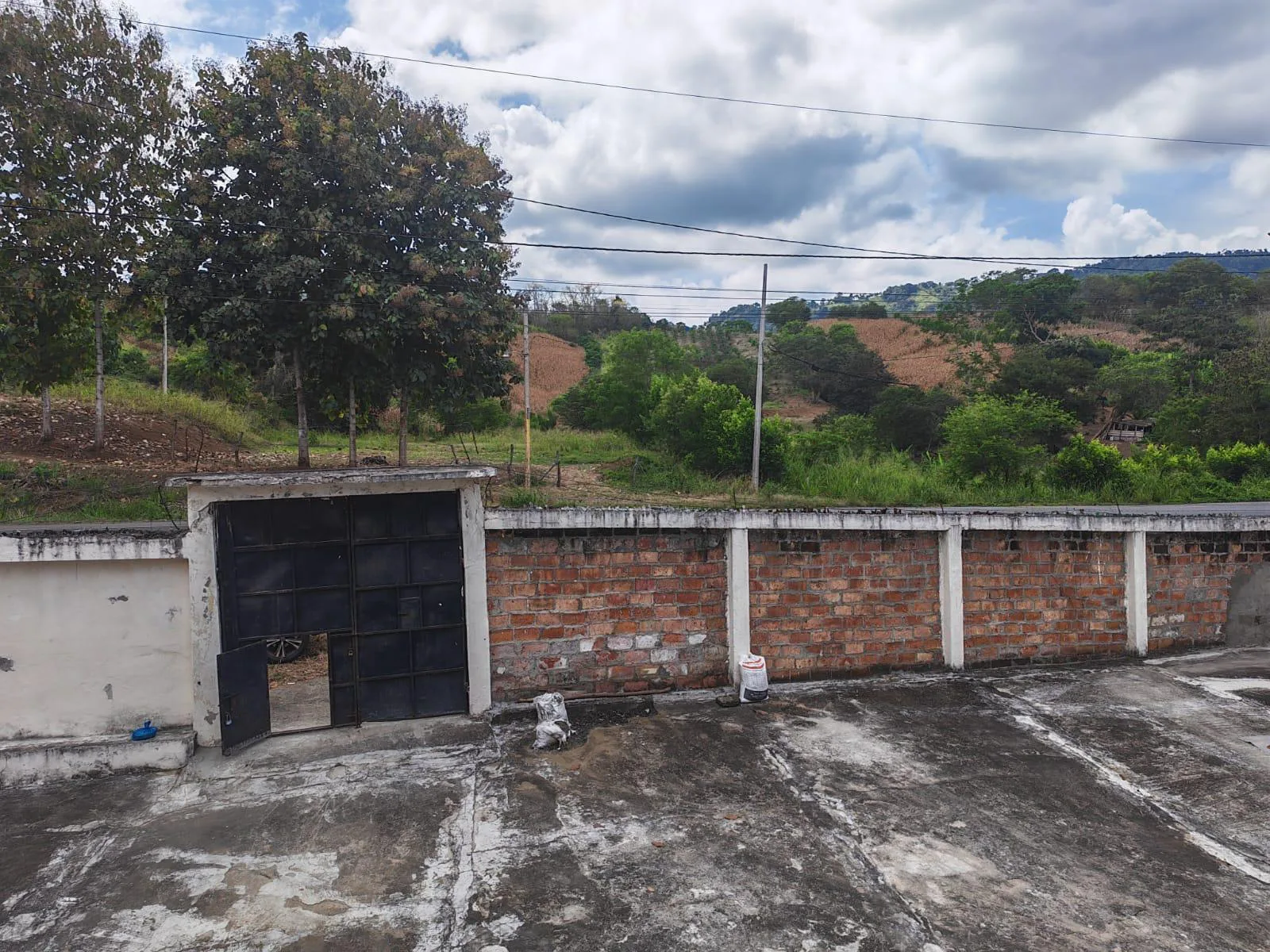 Venta Casa y Terreno. Vía Jipijapa-Guayaquil. Recinto San Vicente. Parroquia Jipijapa. VyJ