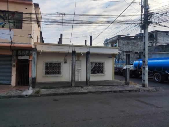 Casa en Venta Coop. Ana María de Olmedo Durán Calle Galo Plaza Lasso CesA