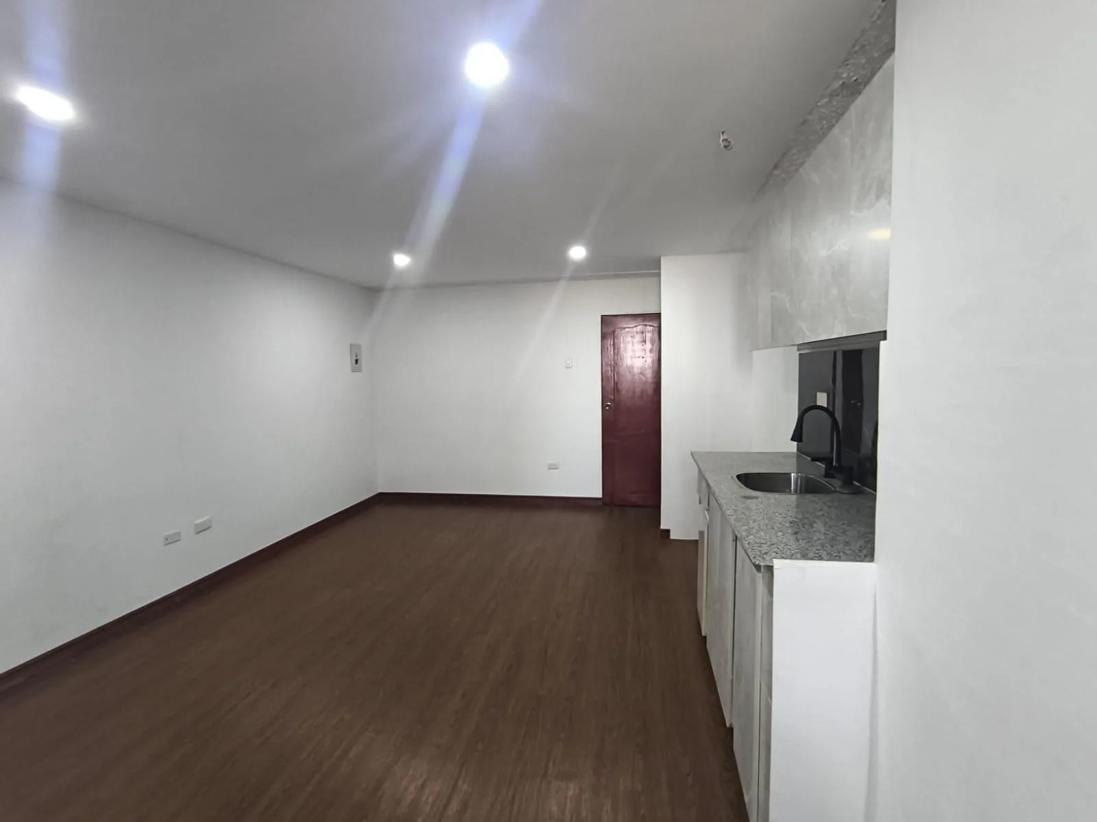 Alquiler de Suite. Edificio El Forum, Centro de Guayaquil KarR
