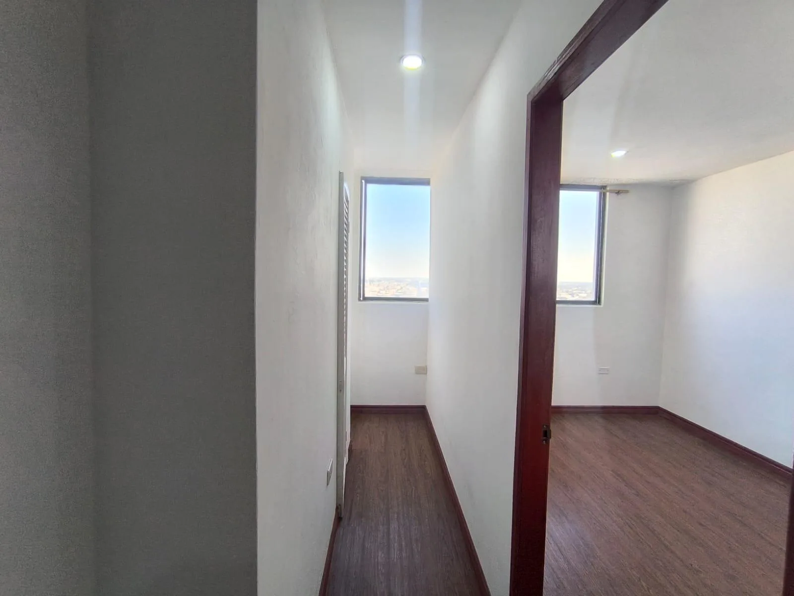 Alquiler de Suite. Edificio El Forum, Centro de Guayaquil KarR