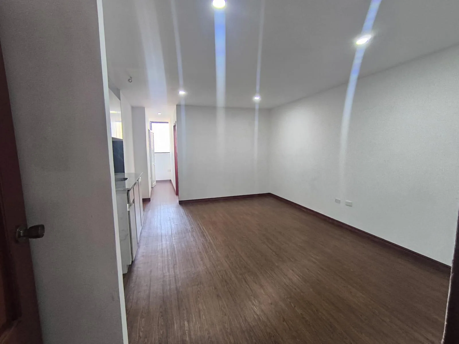 Alquiler de Suite. Edificio El Forum, Centro de Guayaquil KarR
