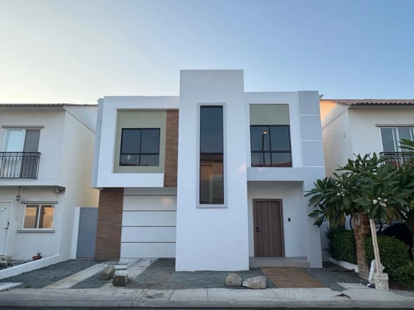 Casa en Venta, Urbanizacion Logare, Via Salitre, IngG