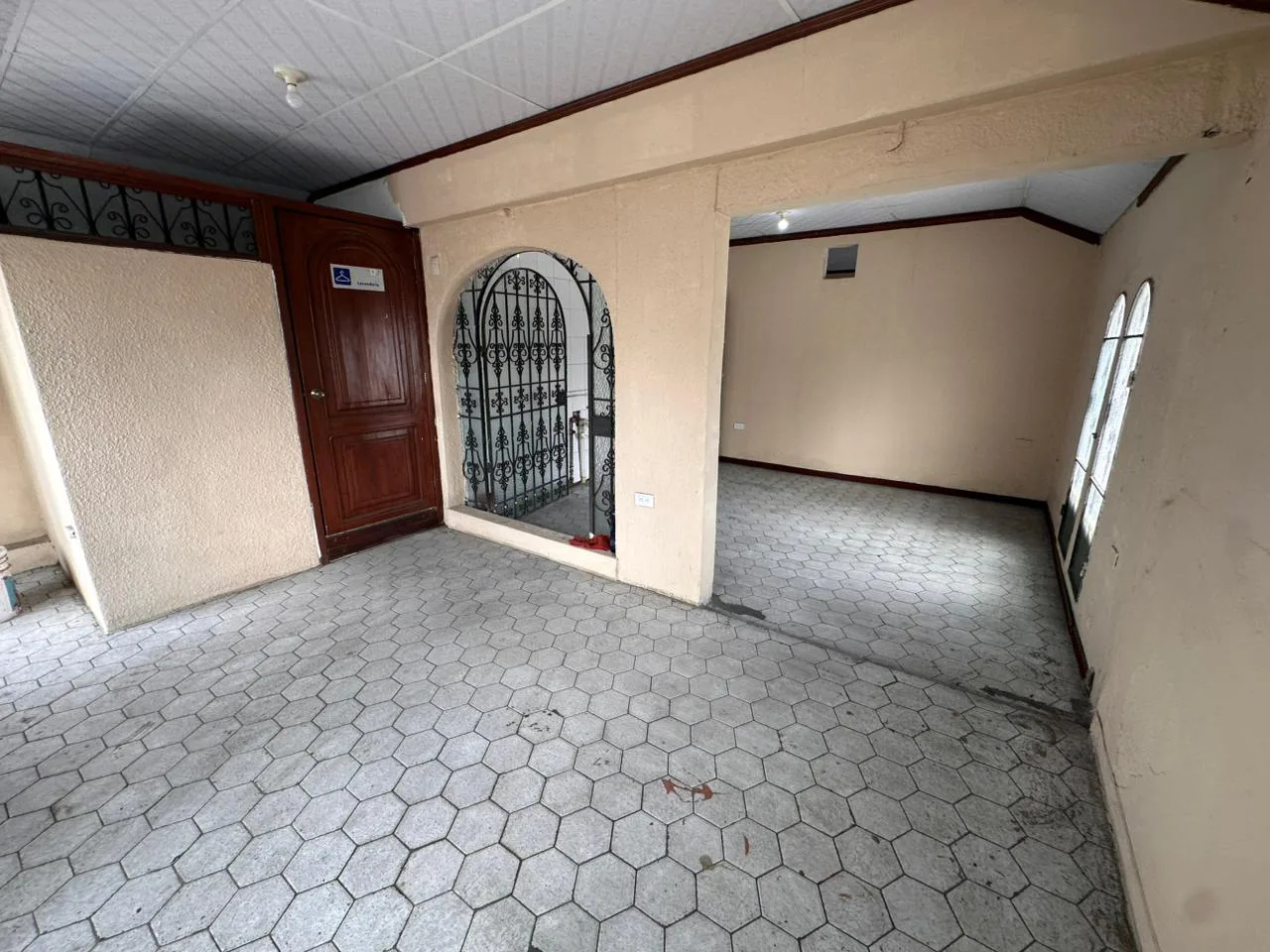 Venta de Edificio Comercial, centro de Guayaquil, CyP