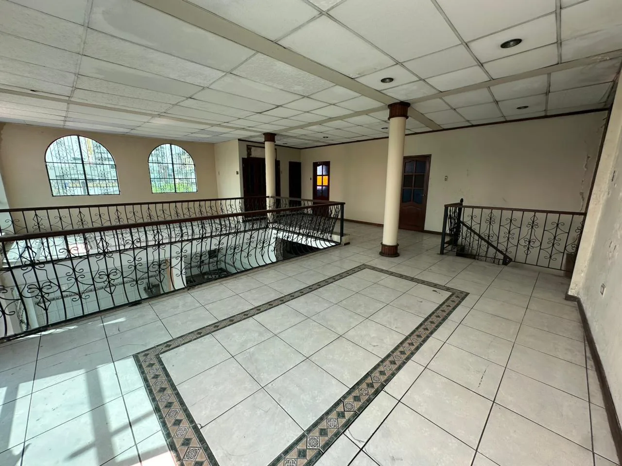 Venta de Edificio Comercial, centro de Guayaquil, CyP