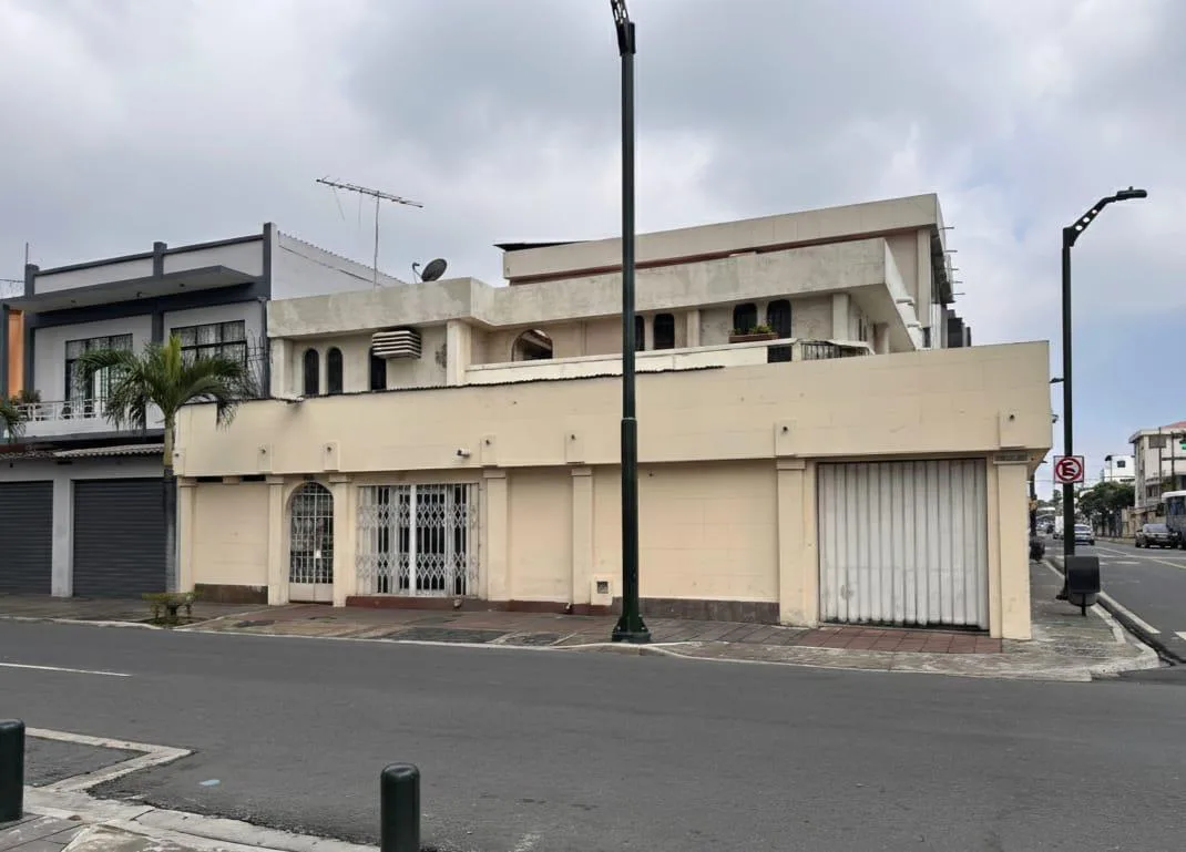 Venta de Edificio Comercial, centro de Guayaquil, CyP