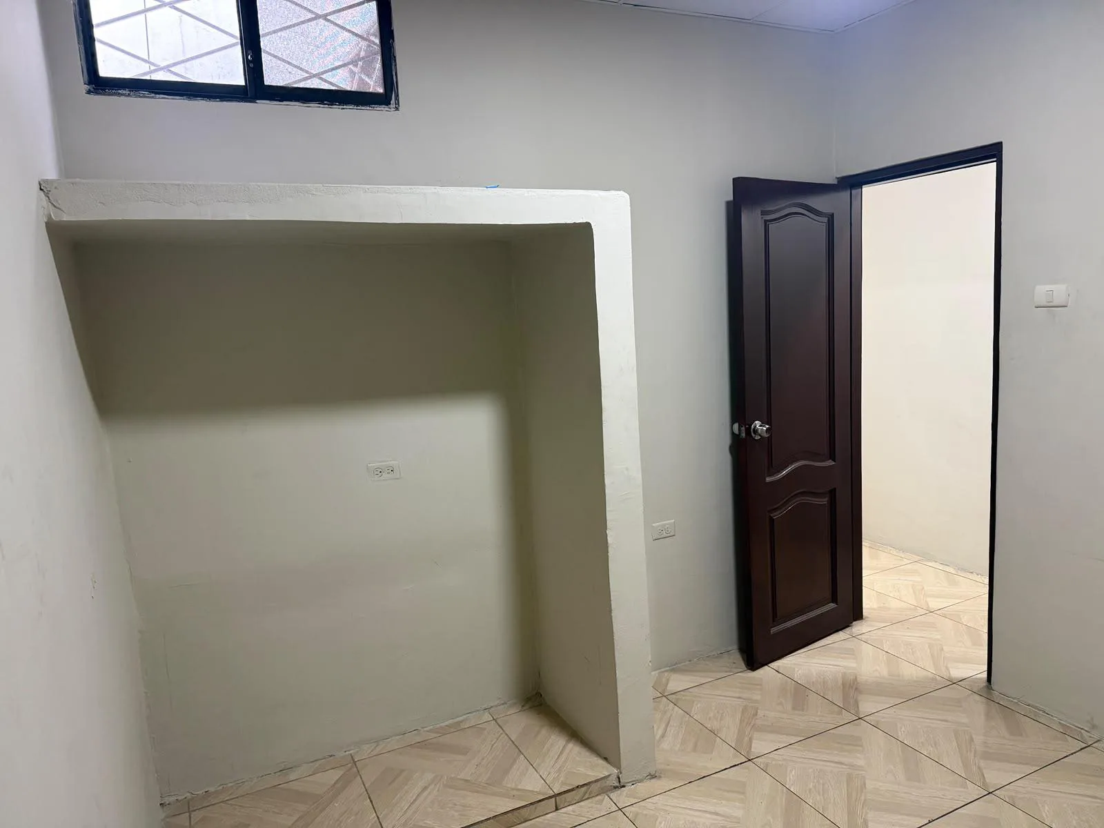 Se alquila departamento en Calle Salinas y Cap. Nájera JosS