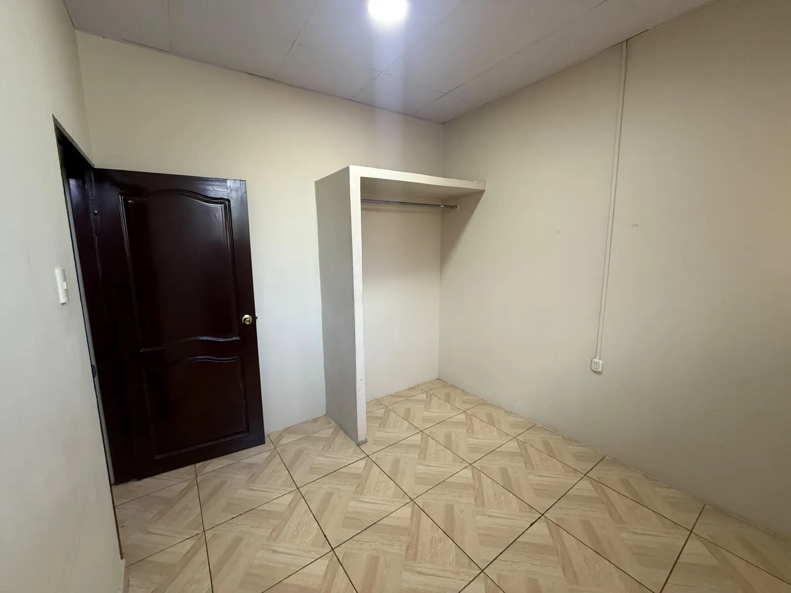 Se alquila departamento en Calle Salinas y Cap. Nájera JosS