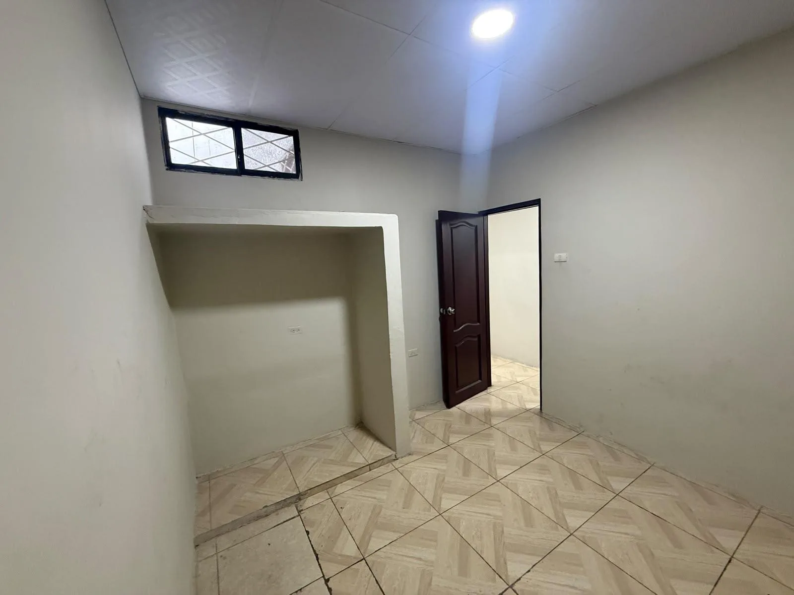 Se alquila departamento en Calle Salinas y Cap. Nájera JosS