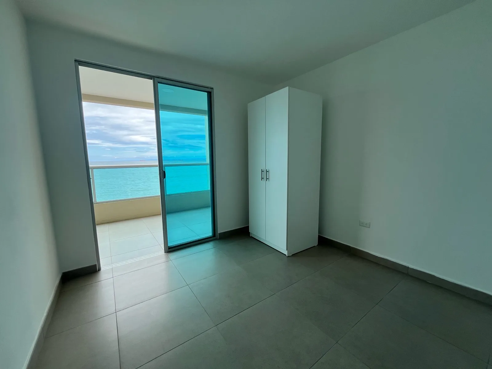 Venta departamento frente al mar Salinas Torre Oceánica La Milina VanRo
