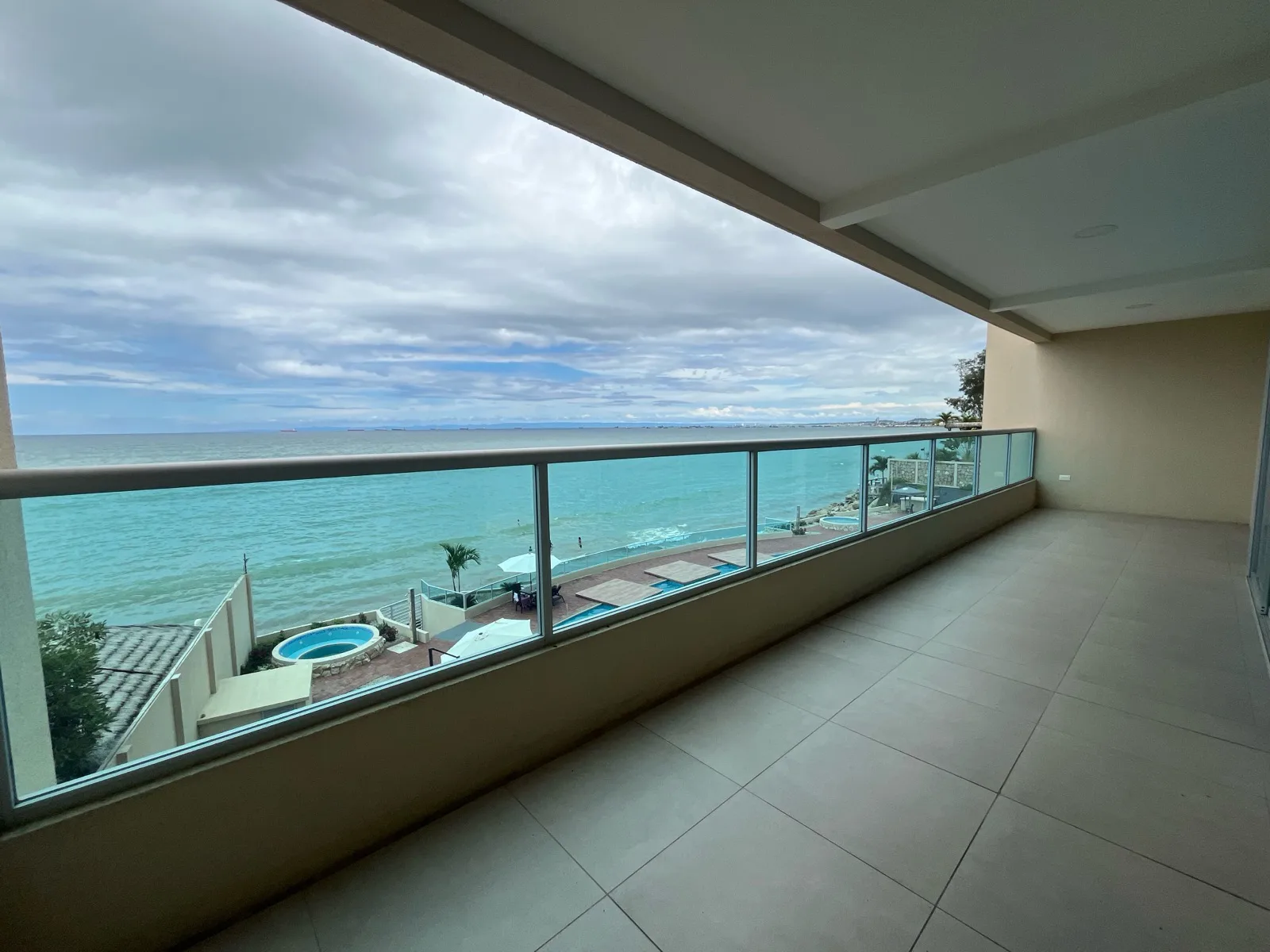Venta departamento frente al mar Salinas Torre Oceánica La Milina VanRo