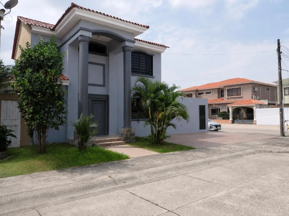 Casa en alquiler Urbanización El Condado de Vicolinci XimO