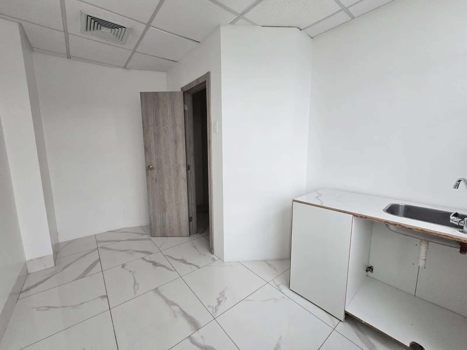 Oficina en Alquiler, Edificio Solaris, Mall Del Sol, AnaA