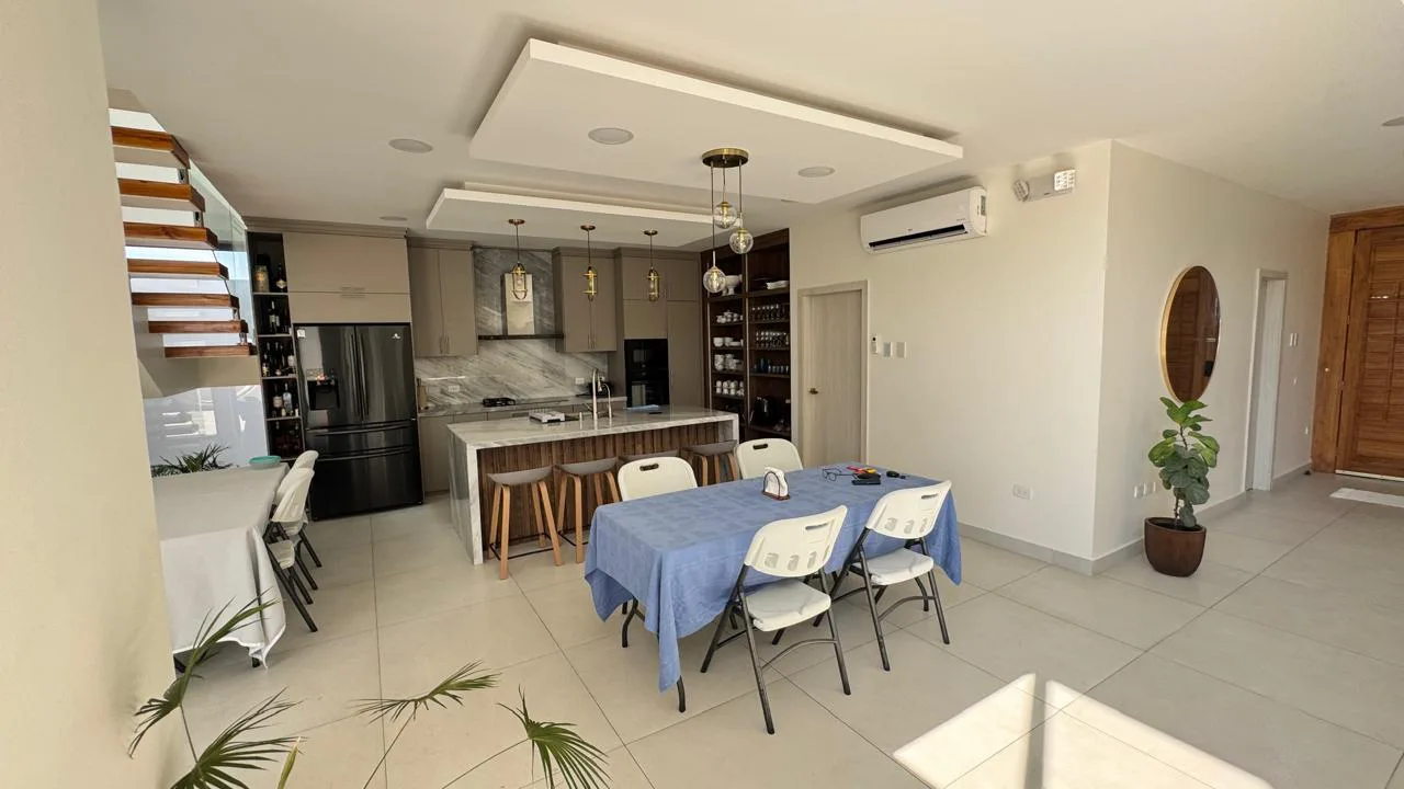 Se vende casa en Urbanización Marenostra, Prov Santa Elena JosS
