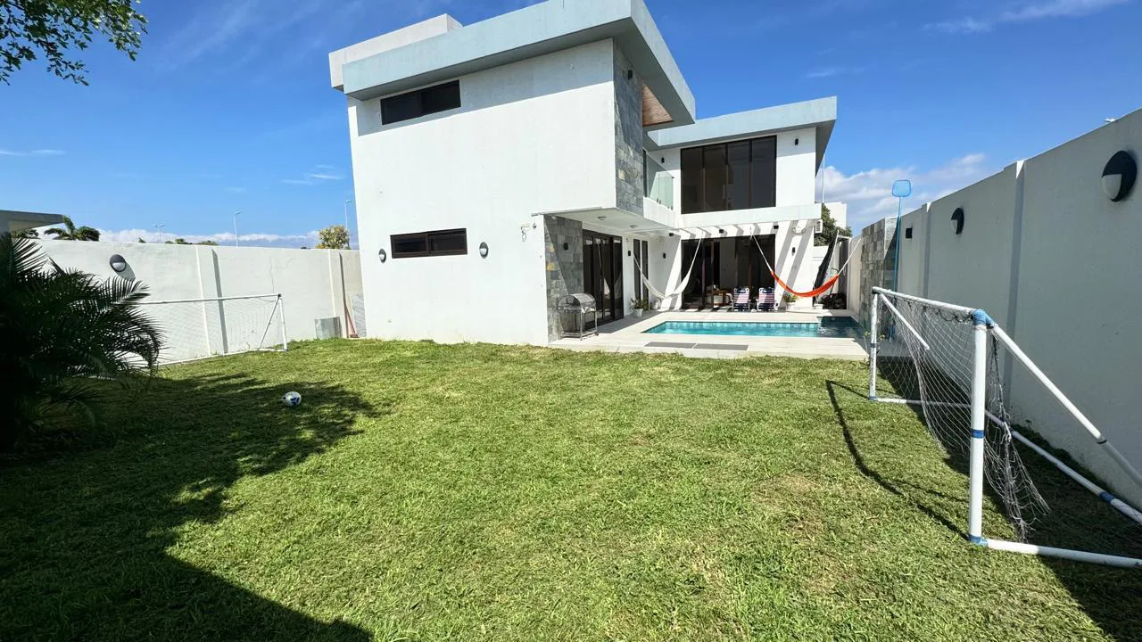 Se vende casa en Urbanización Marenostra, Prov Santa Elena JosS