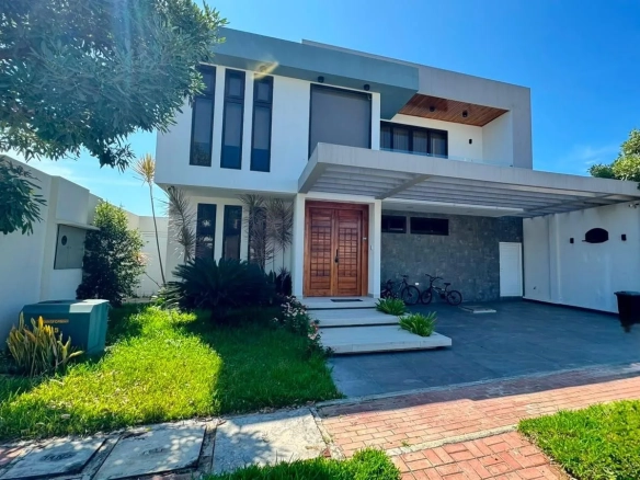 Se vende casa en Urbanización Marenostra, Prov Santa Elena JosS