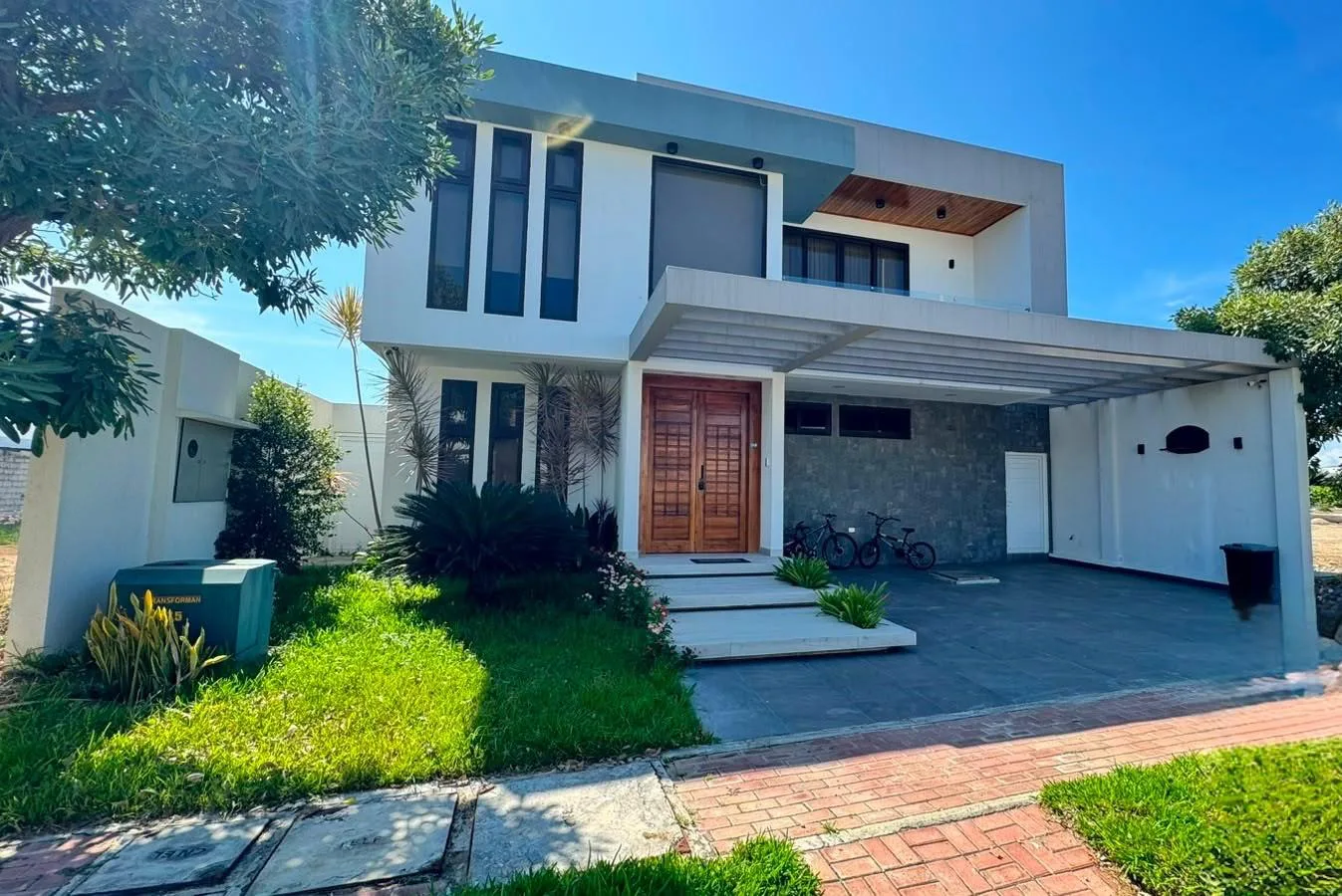 Se vende casa en Urbanización Marenostra, Prov Santa Elena JosS
