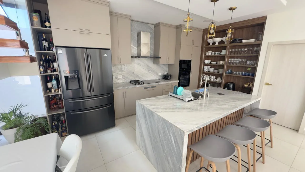 Se vende casa en Urbanización Marenostra, Prov Santa Elena JosS
