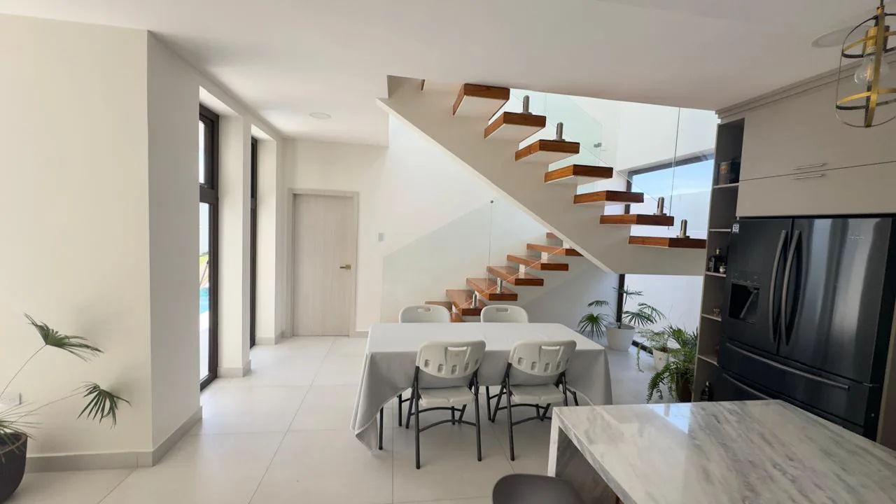 Se vende casa en Urbanización Marenostra, Prov Santa Elena JosS