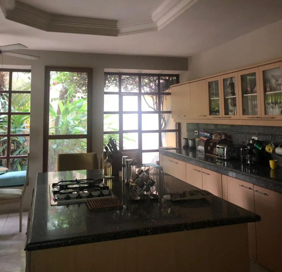 Venta de Casa en Urbanizacion Puerto Azul, Guayaquil, VanC
