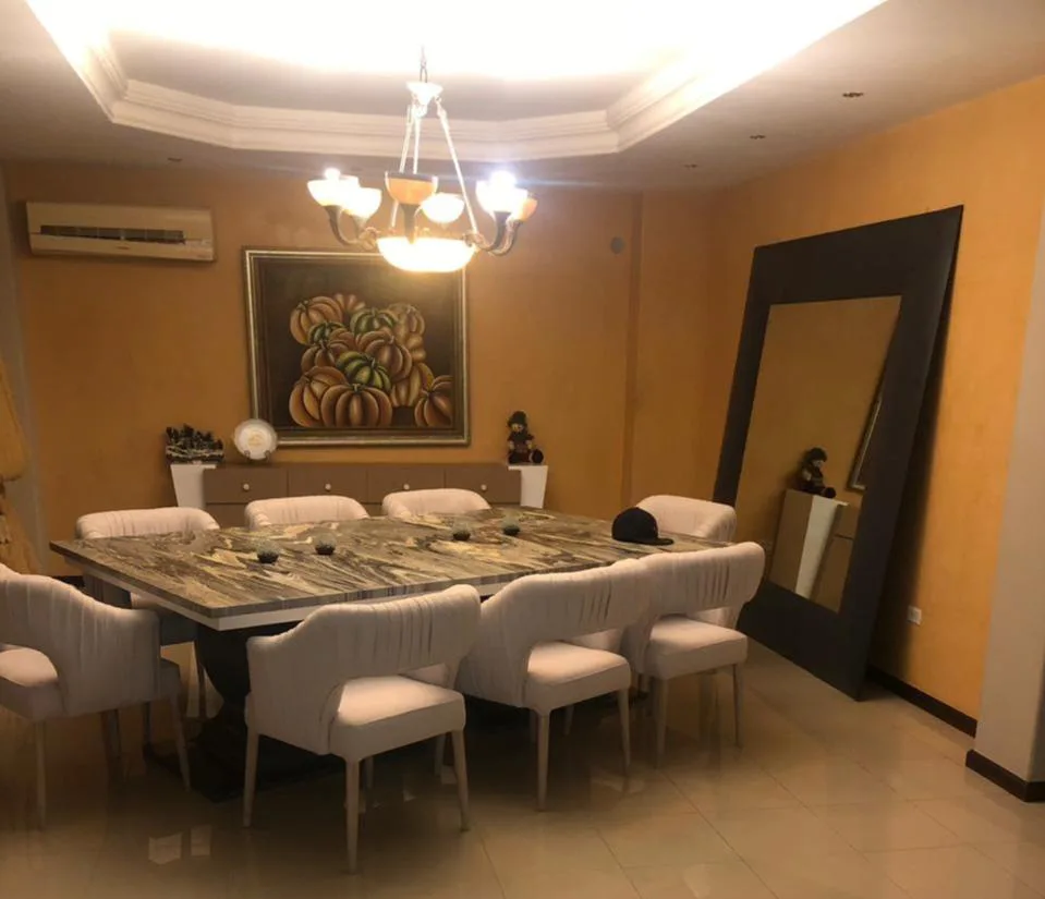 Venta de Casa en Urbanizacion Puerto Azul, Guayaquil, VanC
