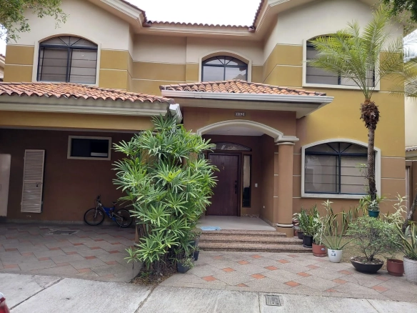 Casa en Alquiler Urbanización Plaza Real XimO