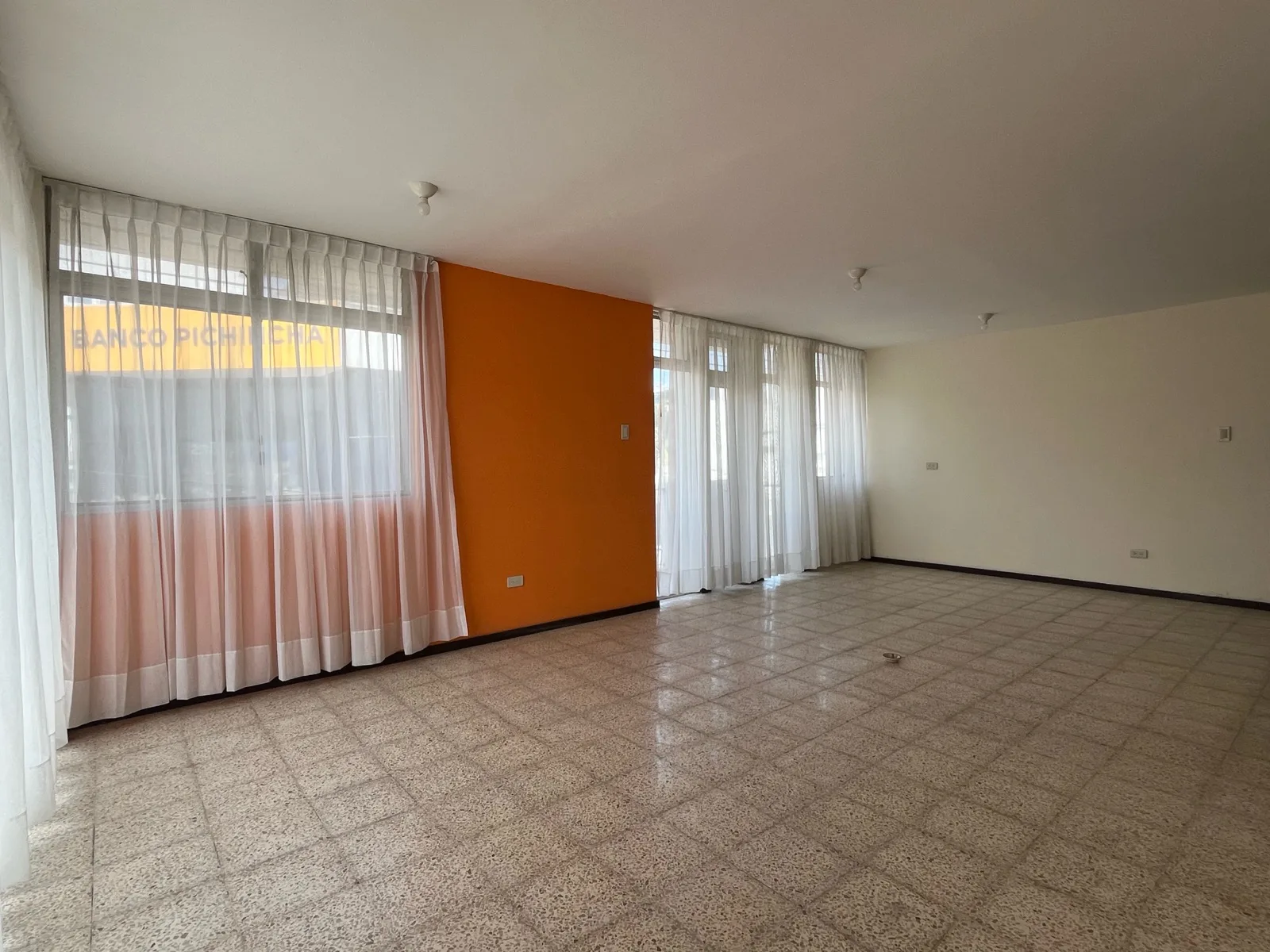 Alquiler departamento La Libertad frente al parque VanRo