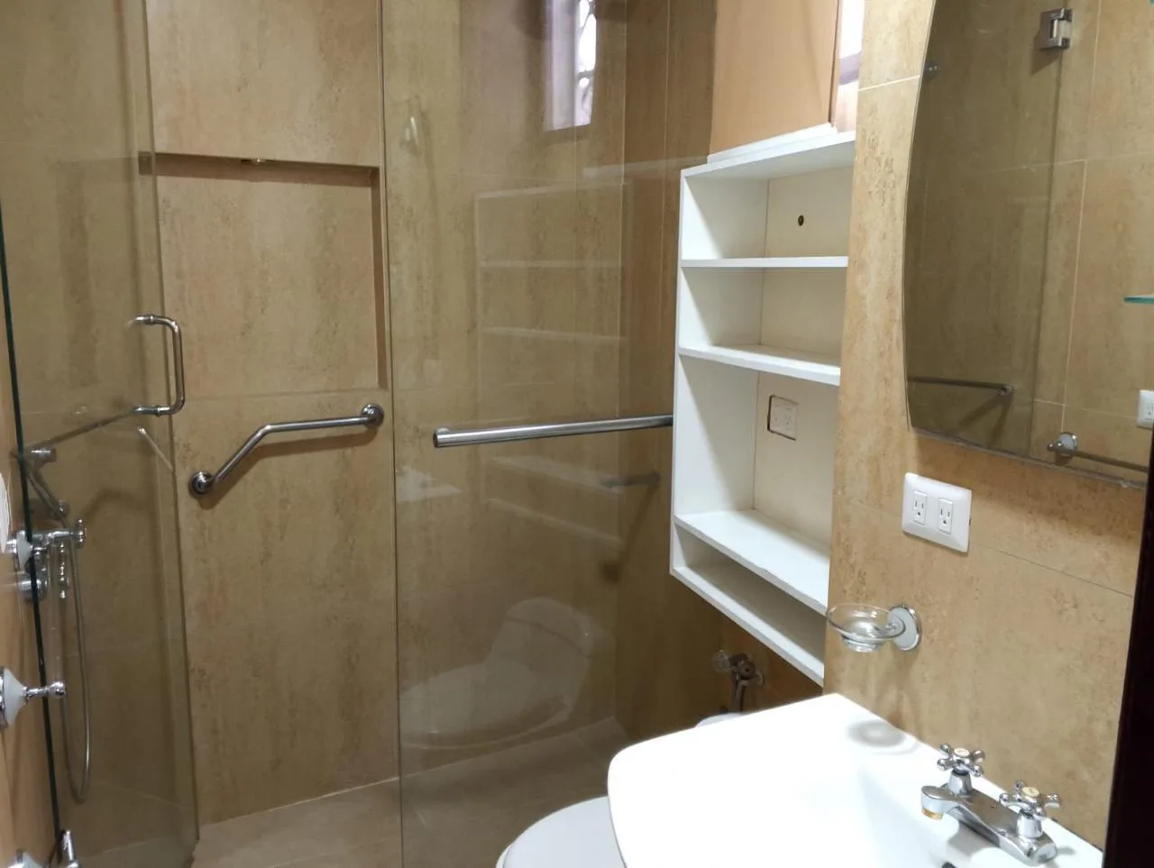 Suite en Alquiler, Los Ceibos, Guayaquil, RobA