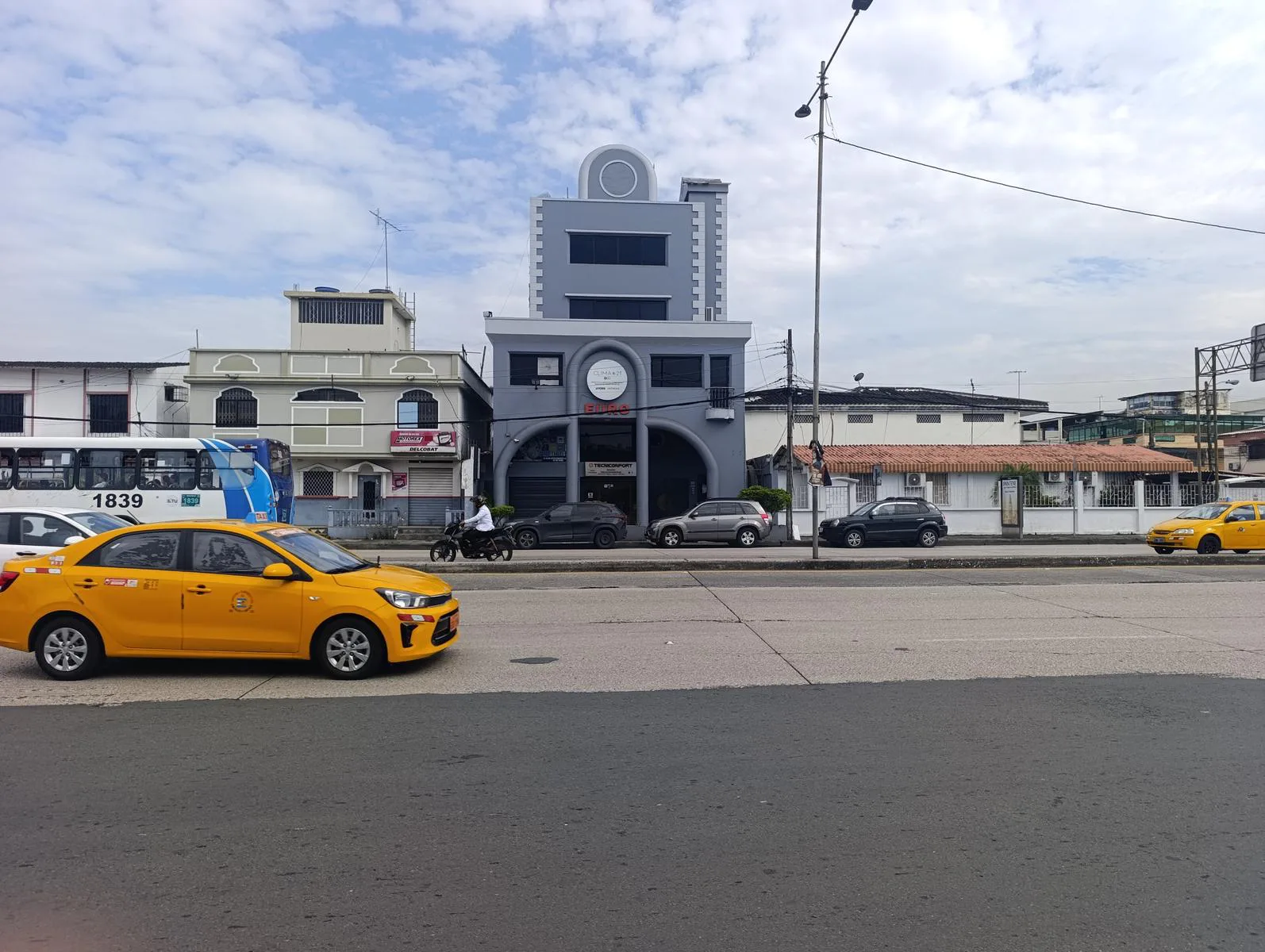 Alquiler de oficina en la cuidadela Ietel, en la Francisco de Orellana EleS