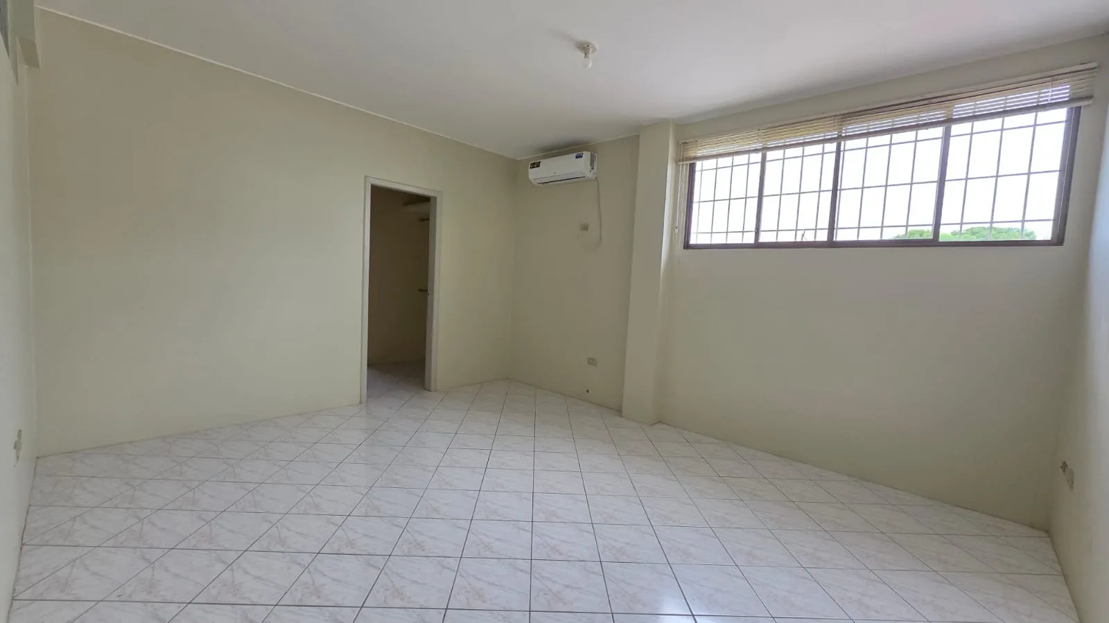 Departamento en Venta 1er Piso, Urbanizacion Puerto Azul, JohR