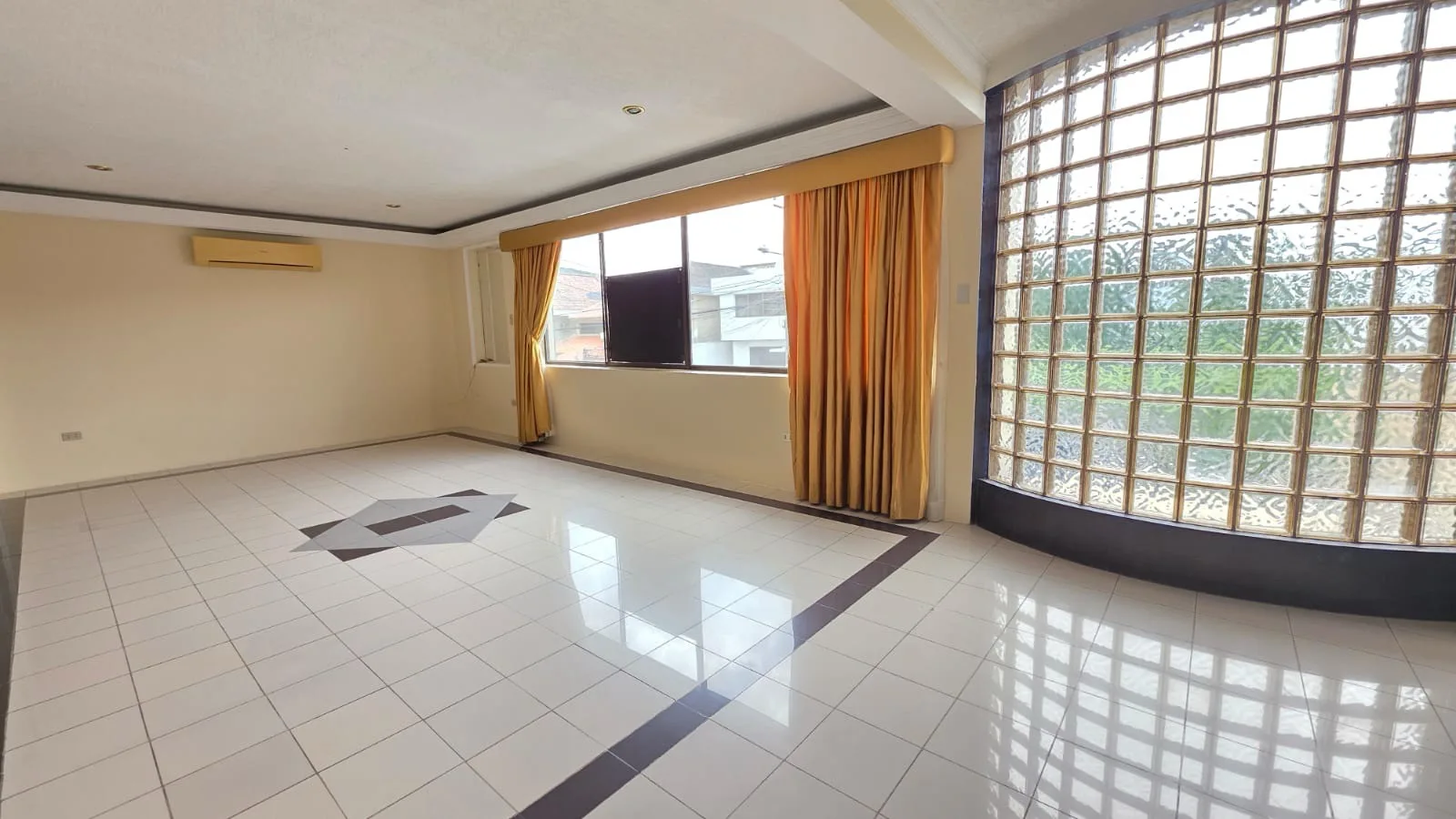 Departamento en Venta 1er Piso, Urbanizacion Puerto Azul, JohR
