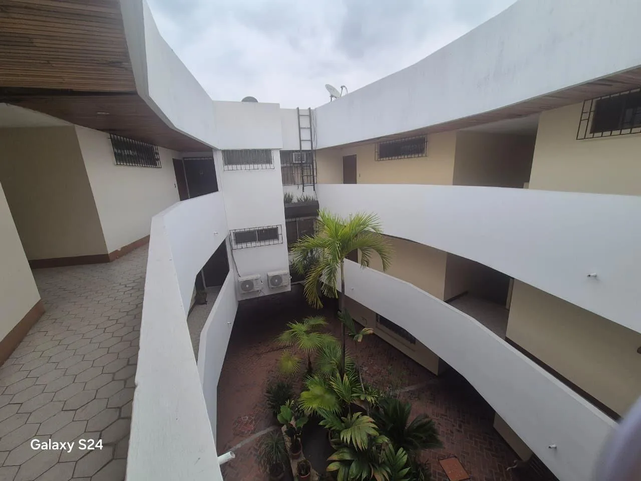 Departamento Amoblado en Alquiler, Cdla. Kennedy Vieja, atras del CC Las Vitrinas, EliC