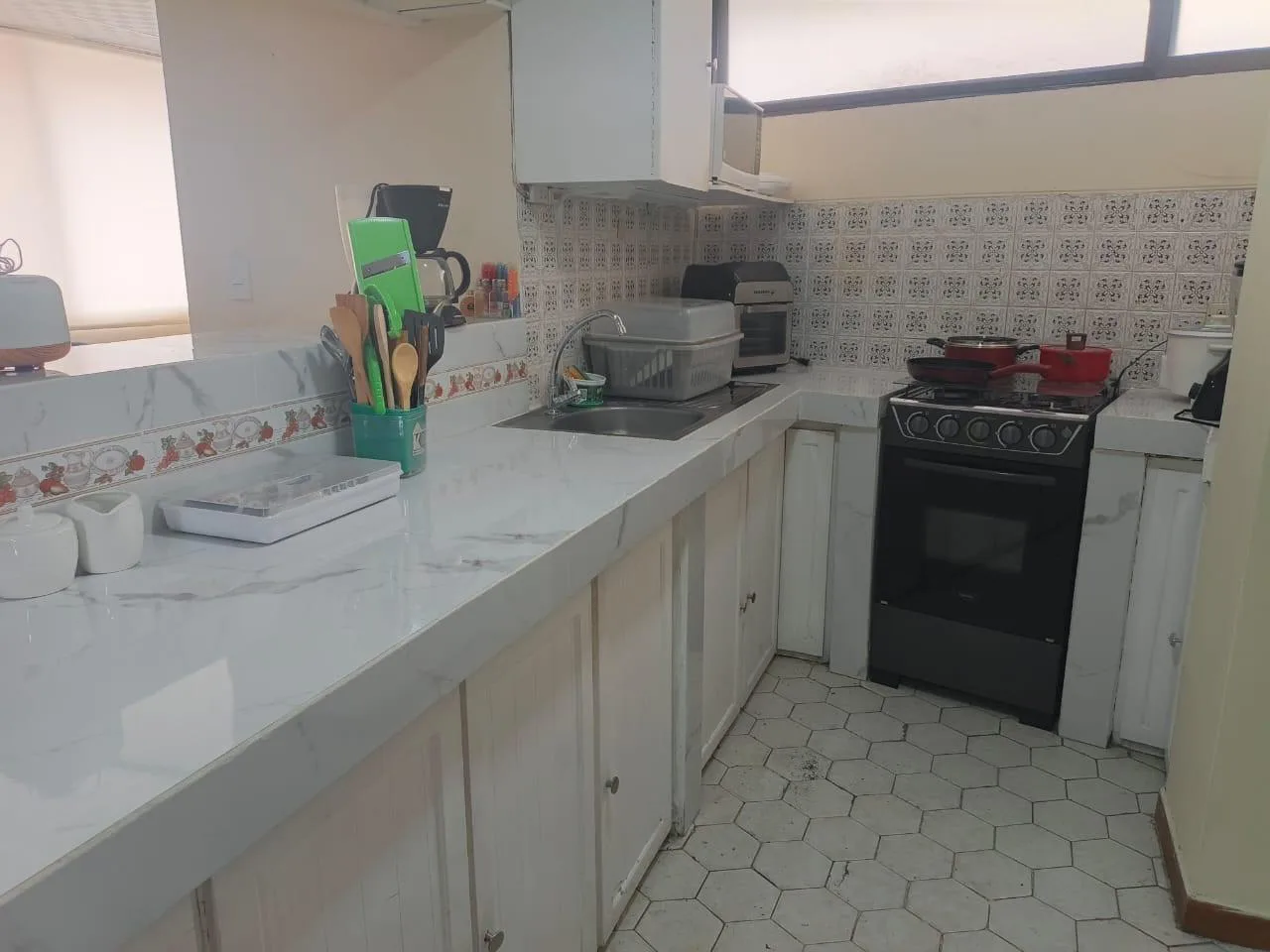Departamento Amoblado en Alquiler, Cdla. Kennedy Vieja, atras del CC Las Vitrinas, EliC