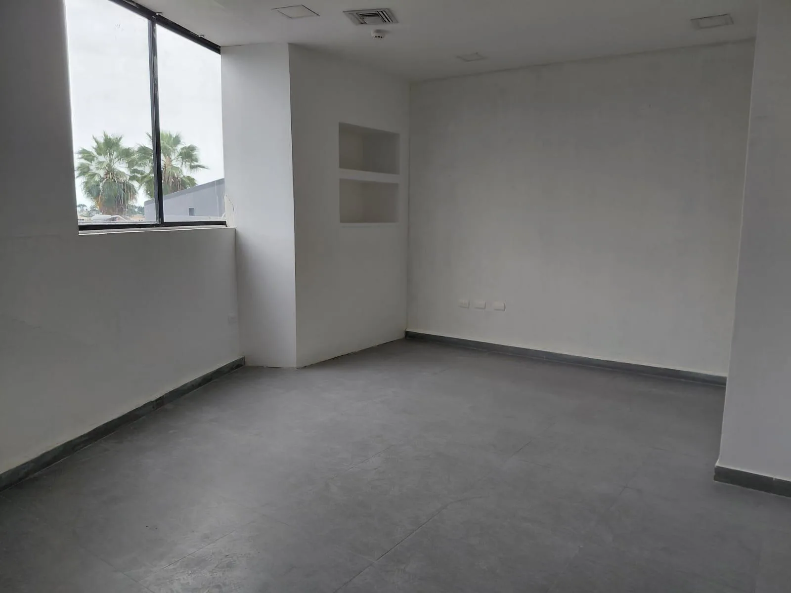 Oficina en alquiler C.C. Río Plaza, 2do piso, Km 1 1/2 vía a Samborondón XimO