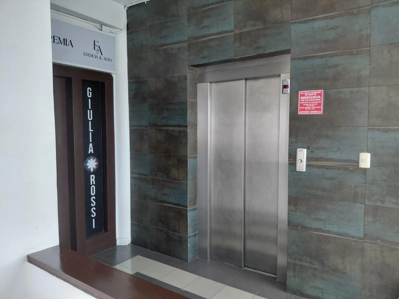 Oficina en alquiler C.C. Río Plaza, 2do piso, Km 1 1/2 vía a Samborondón XimO