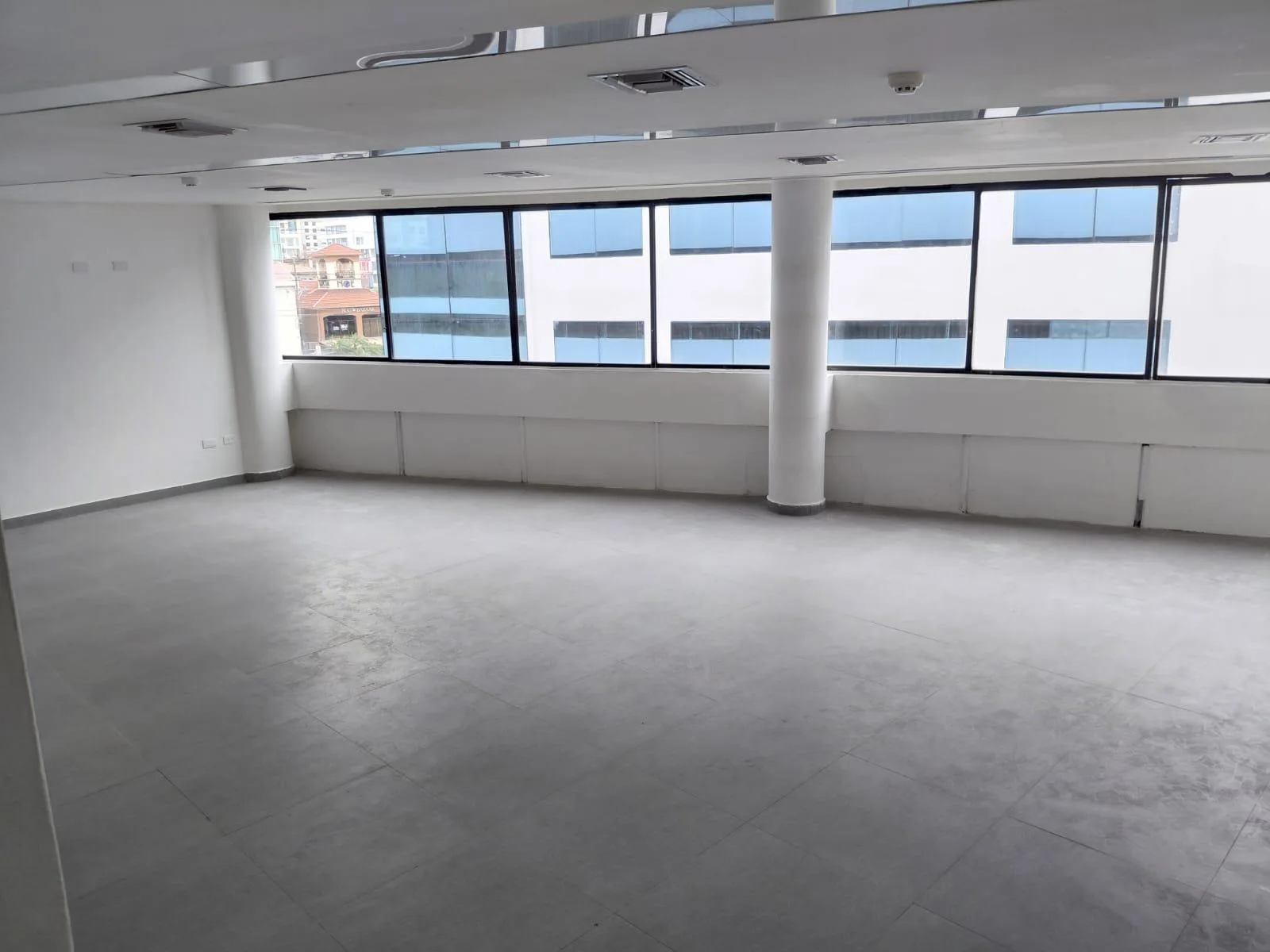 Oficina en alquiler C.C. Río Plaza, 2do piso, Km 1 1/2 vía a Samborondón XimO