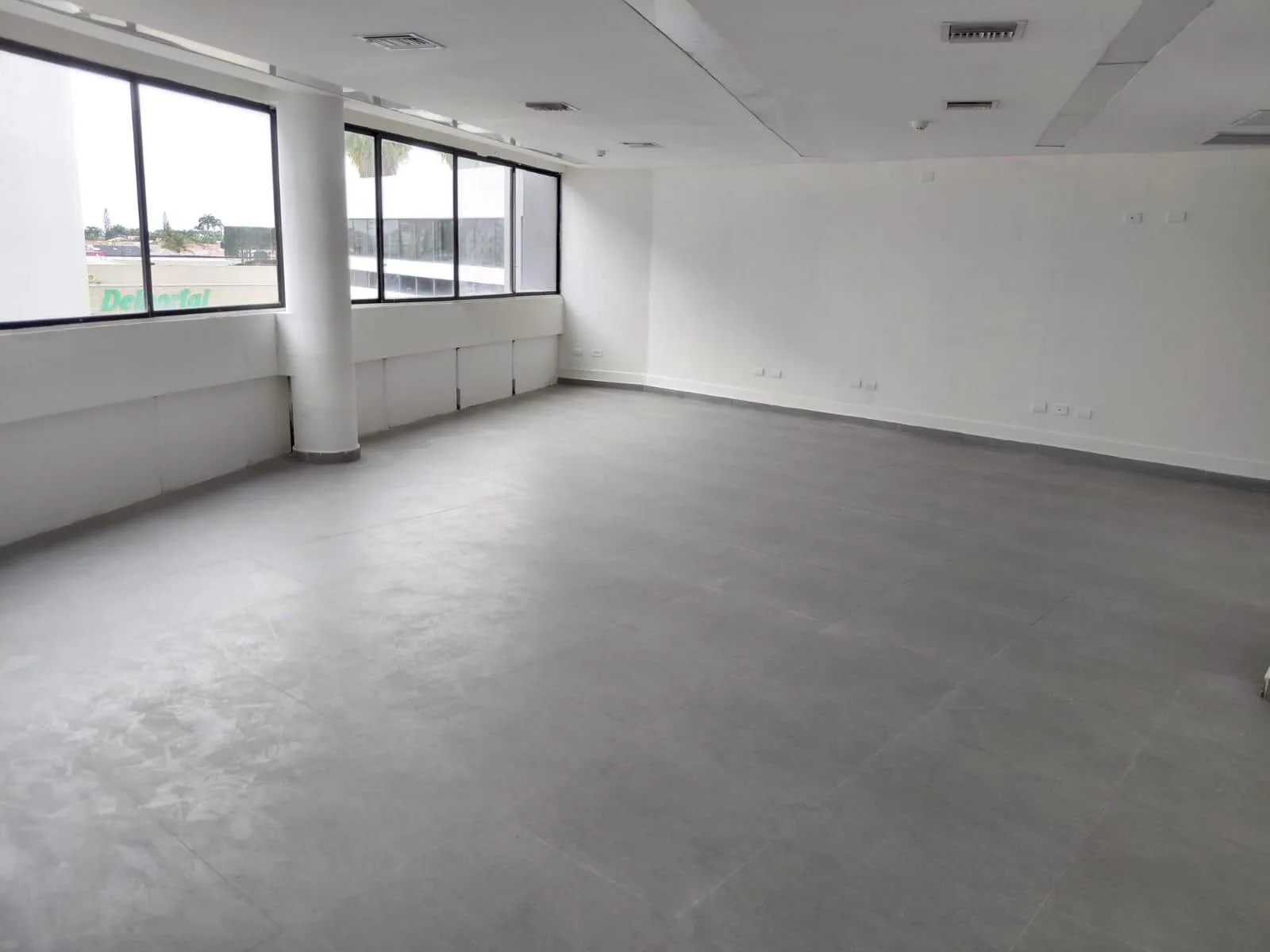 Oficina en alquiler C.C. Río Plaza, 2do piso, Km 1 1/2 vía a Samborondón XimO