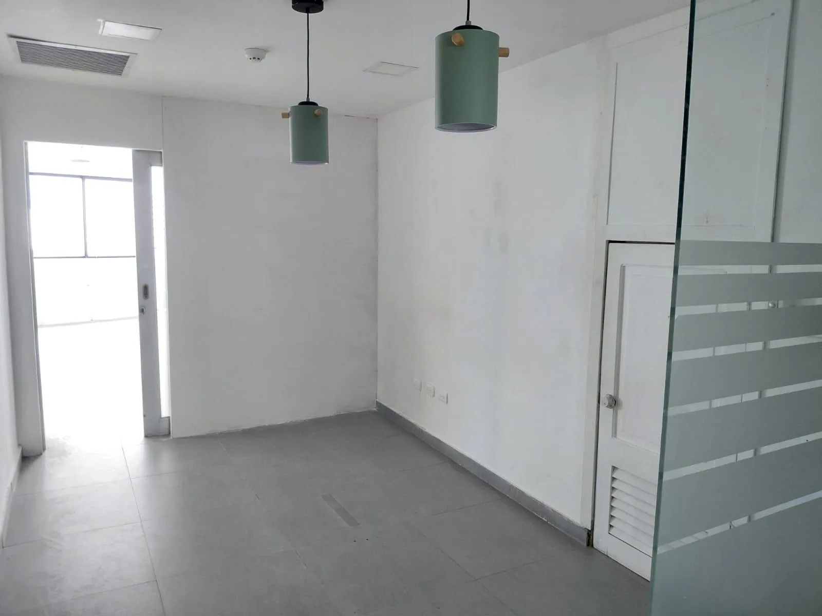 Oficina en alquiler C.C. Río Plaza, 2do piso, Km 1 1/2 vía a Samborondón XimO