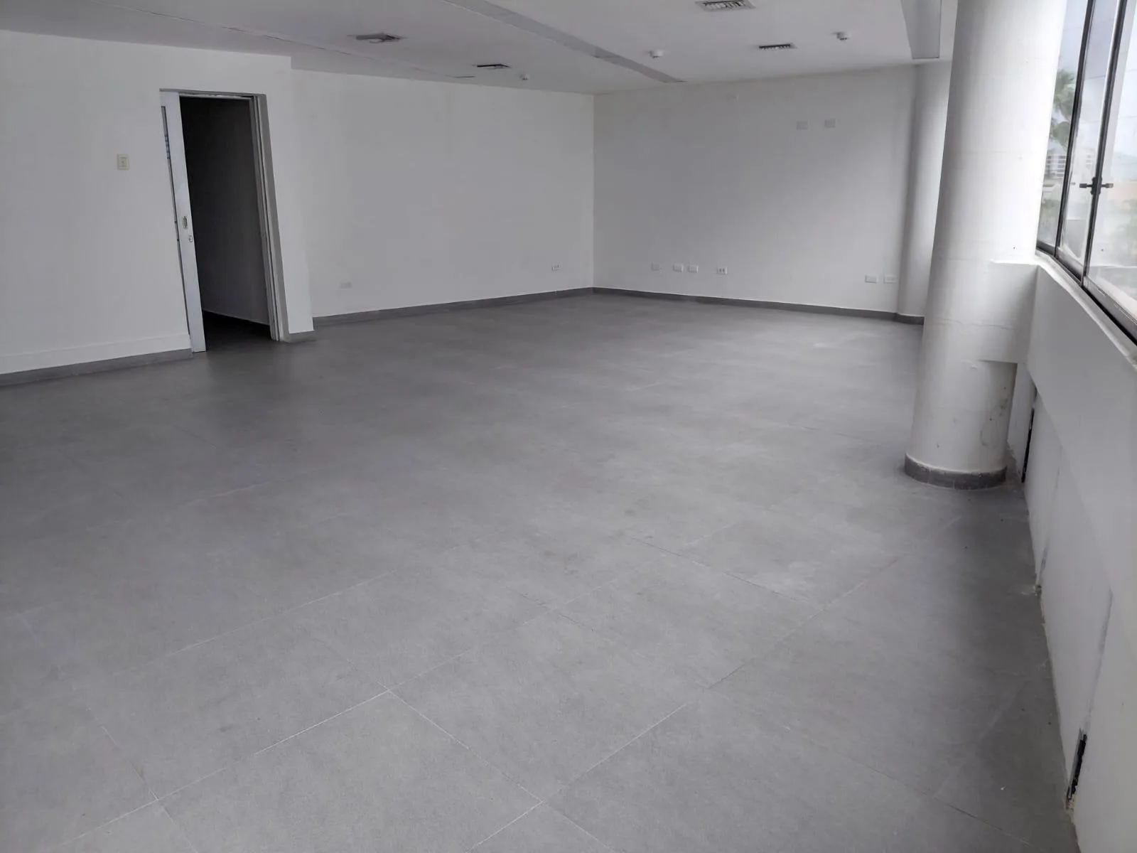 Oficina en alquiler C.C. Río Plaza, 2do piso, Km 1 1/2 vía a Samborondón XimO